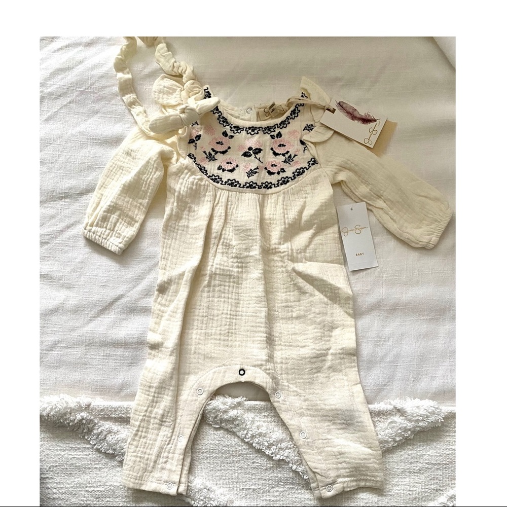 Baby onsie including headband